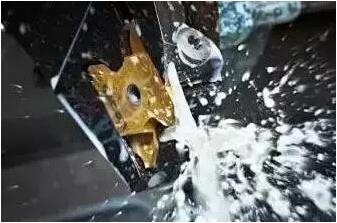 防止切削液發(fā)臭，還鋁合金壓鑄車間一個(gè)良好的環(huán)境